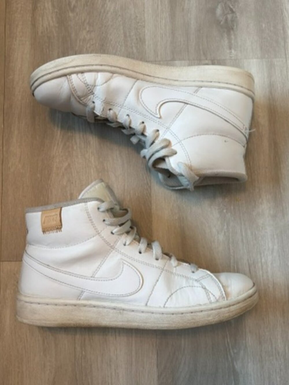 NIKE Court Royale 2 Triple White Leather CT1725-100 Shoes Women’s Size 8.5